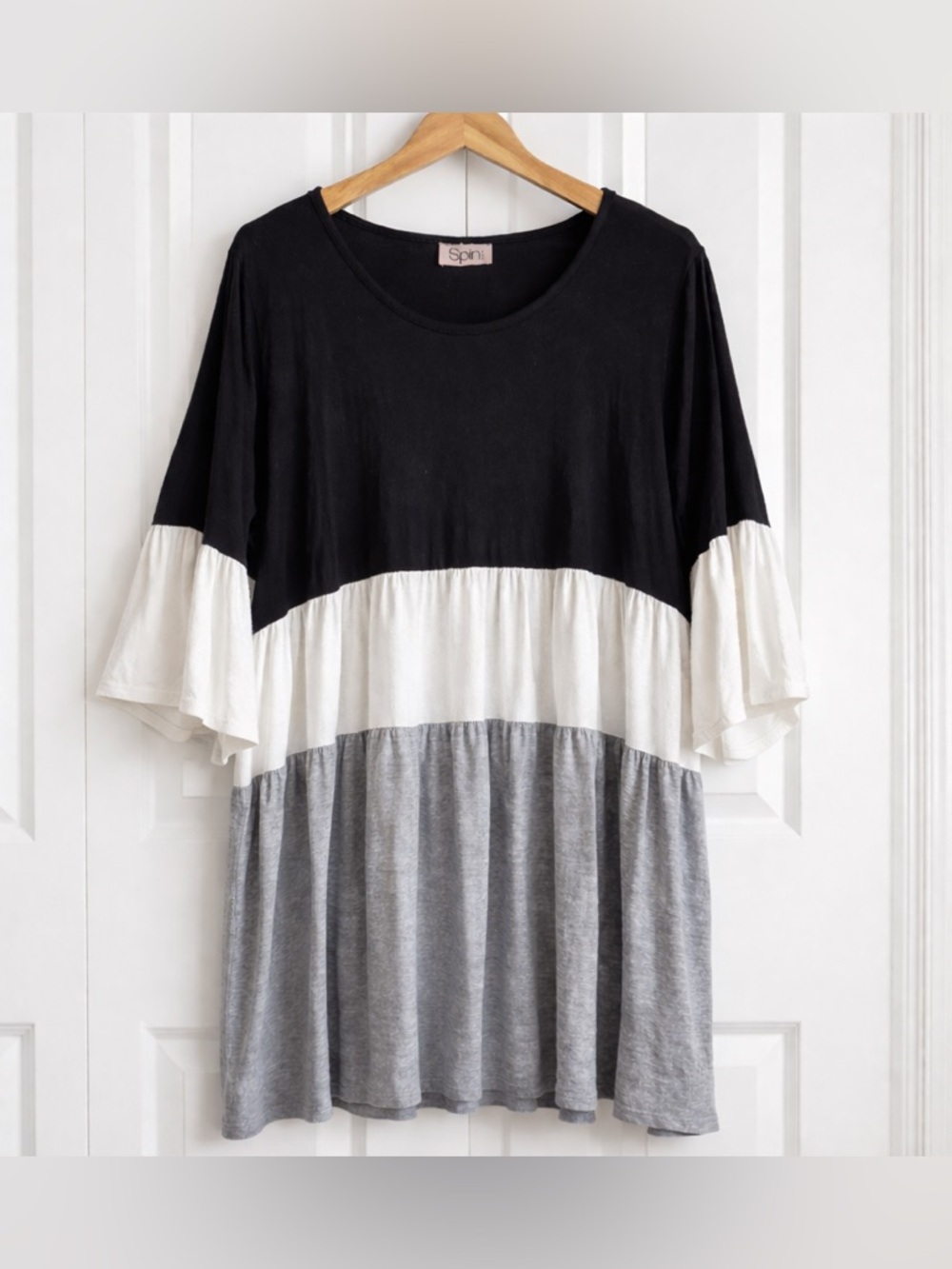 Spin‎ USA Colorblock Tunic Top Flowy Tiered Black White Gray